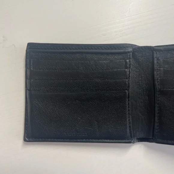 Beautiful Like New Balenciaga Wallet! - Picture 9 of 12